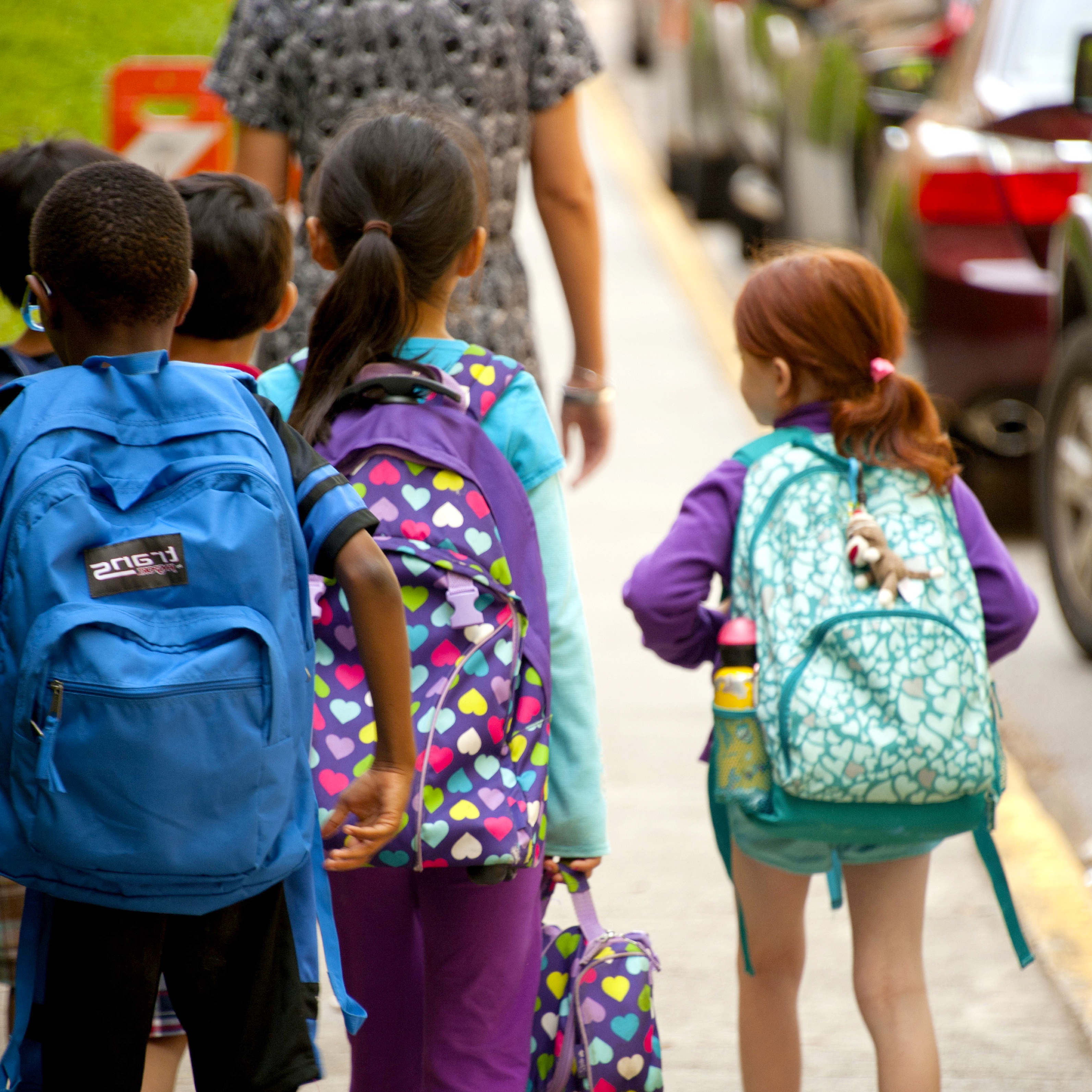 Children with backpacks walking to school | Amanda Mills via Pixnio (CC0)